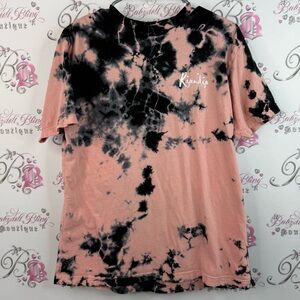Rip N dip T-shirt cat on back flowers Pink and Black Tie-Dye Graphic Tee
